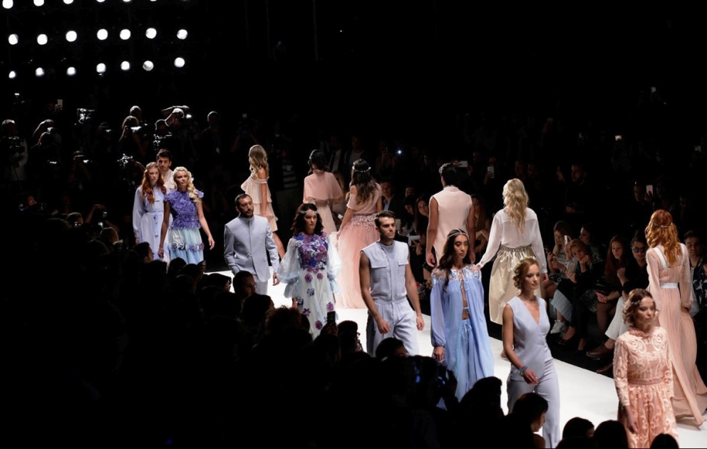 В рамках «MercedesBenz Fashion Week» состоялся показ коллекции азербайджанского дизайнера Руфата Исмайыла
