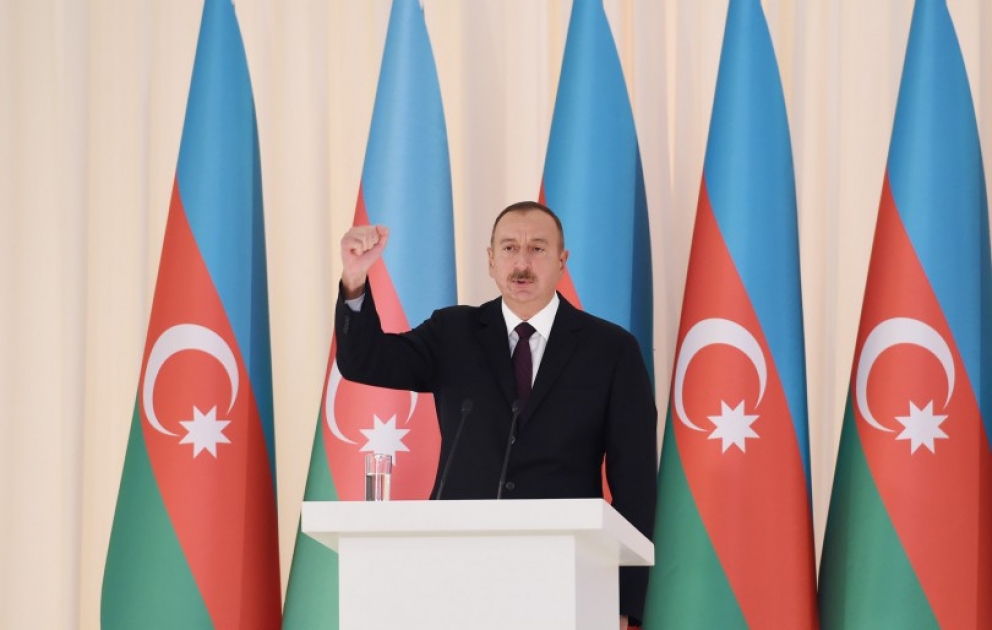 Le président Ilham Aliyev a pris part à la réception officielle consacrée aux 25 ans du rétablissement de l’indépendance nationale d’Azerbaïdjan