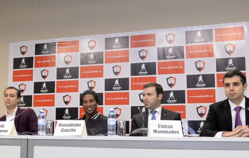 “Ronaldinho Soccer Academy” to open in Baku