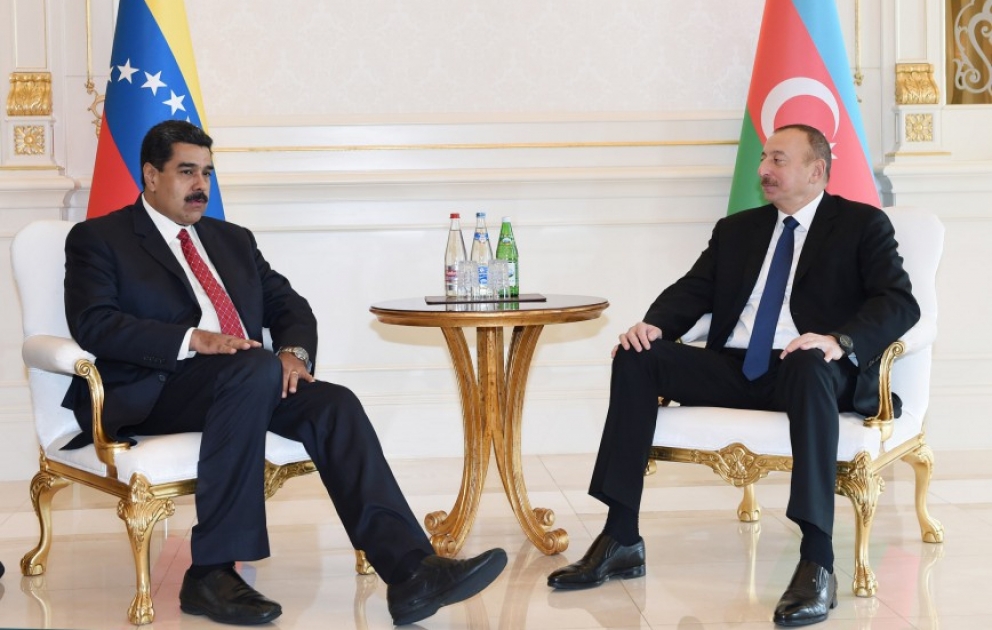 Treffen von Aserbaidschans Präsident mit Venezuelas Präsident im engen Format
