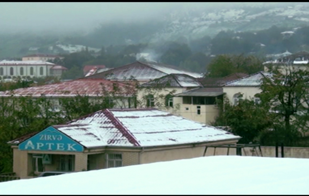 It's snowing in the southern region