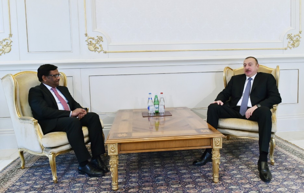 Президент Ильхам Алиев принял верительные грамоты новоназначенного посла Бангладеш в Азербайджане