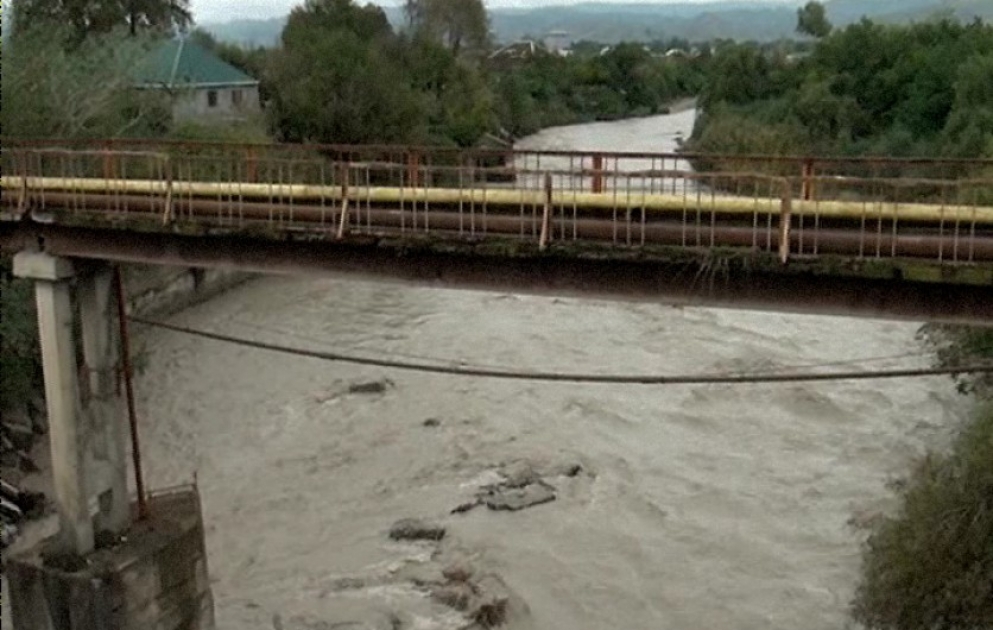 Sel suları Göyçayda meyvə bağları və əkin sahələrinə ziyan vurub