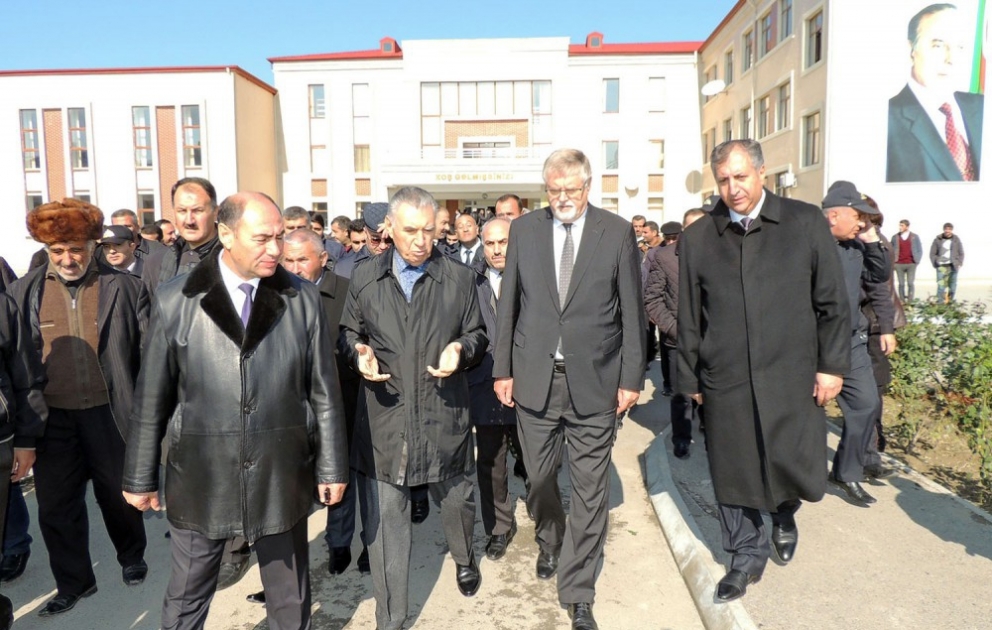 Avropa İttifaqının Cənubi Qafqaz üzrə xüsusi nümayəndəsi Bərdədə məcburi köçkünlərlə görüşüb