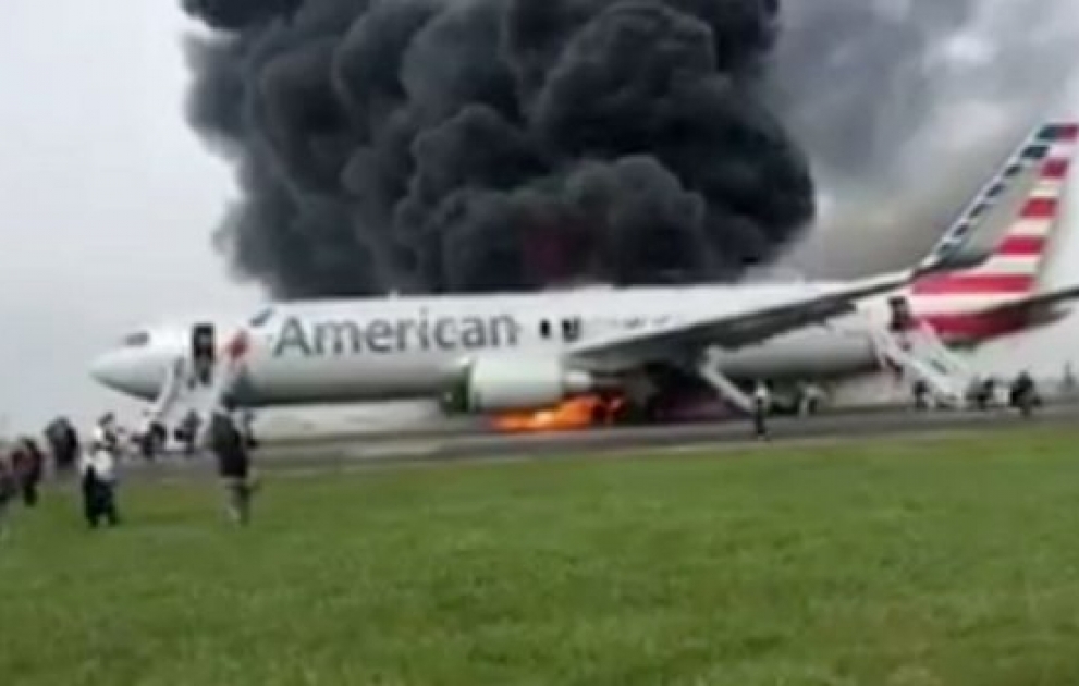 “American Airlines” aviaşirkətinə məxsus təyyarə yanıb - Çikaqoda