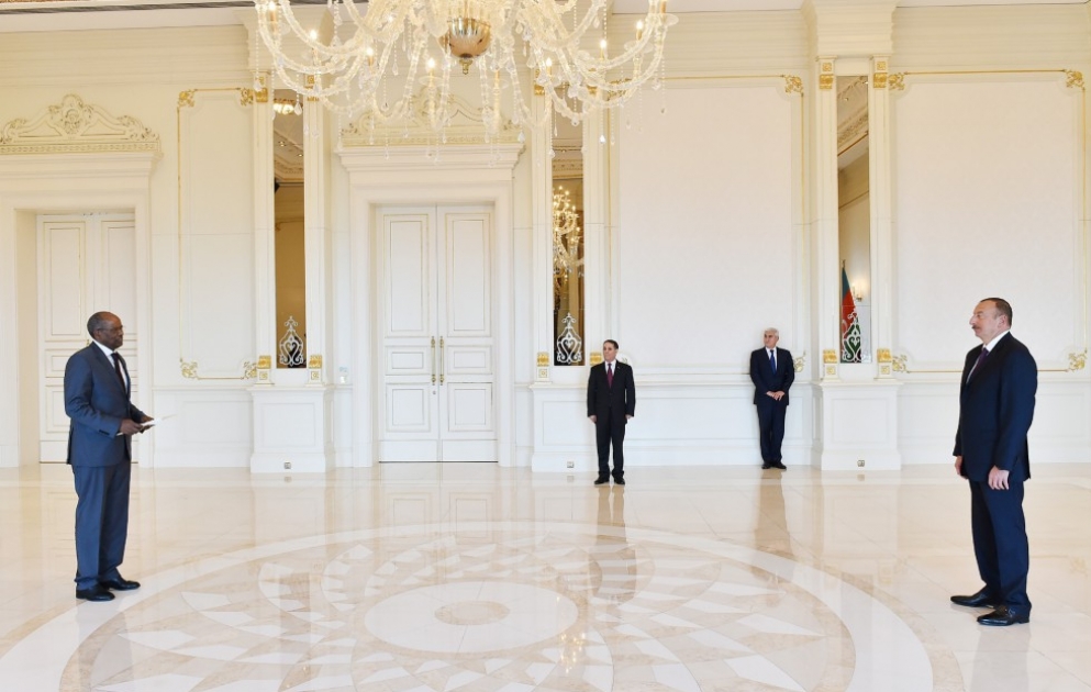 Aserbaidschans Präsident Ilham Aliyev nimmt Beglaubigungsschreiben des neuen Botschafters von Eritrea entgegen