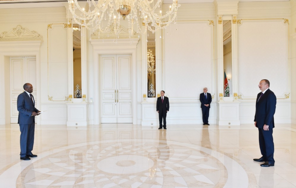 Le président Ilham Aliyev reçoit les lettres de créance du nouvel ambassadeur d’Erythrée