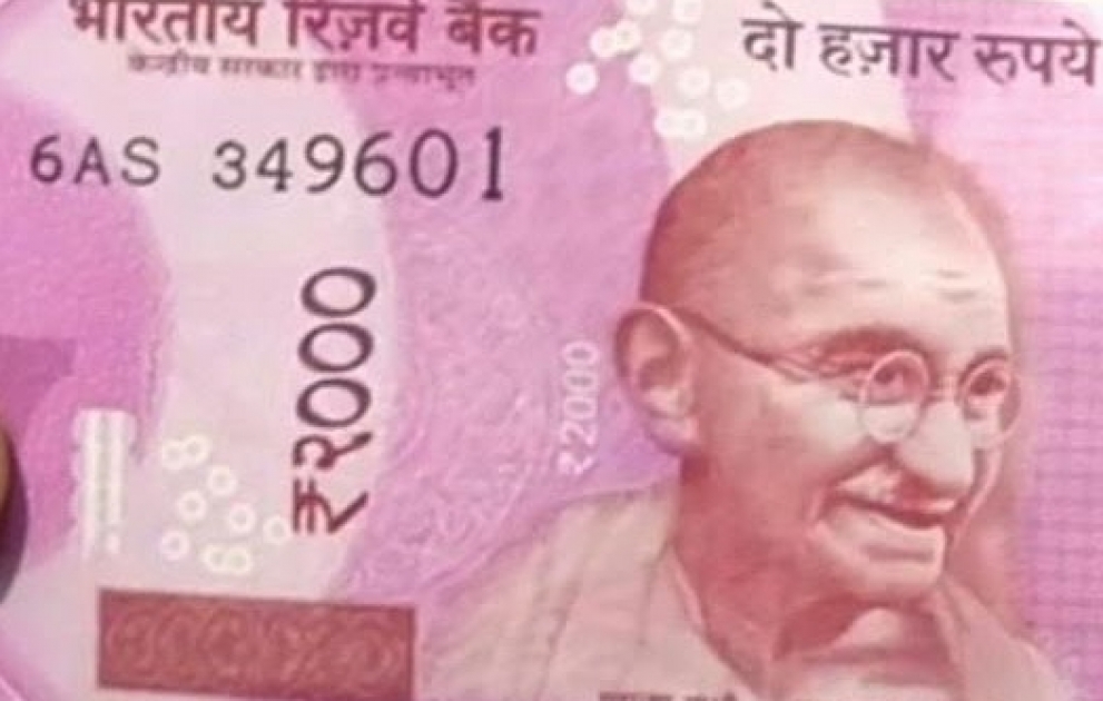 Hindistanda böyük banknotlar dövriyyədən çıxarılır