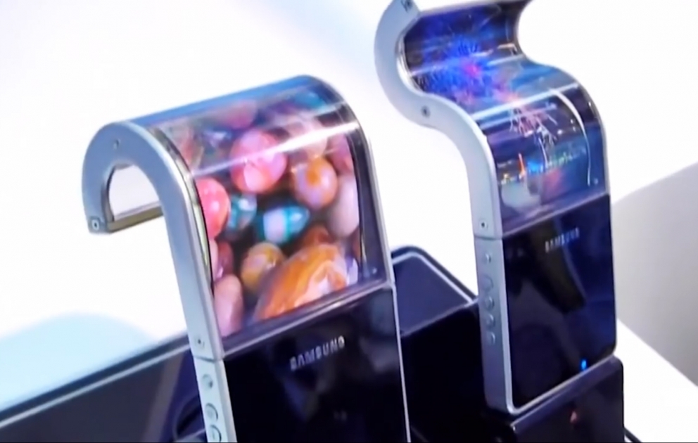 Samsung запатентовал складывающийся смартфон