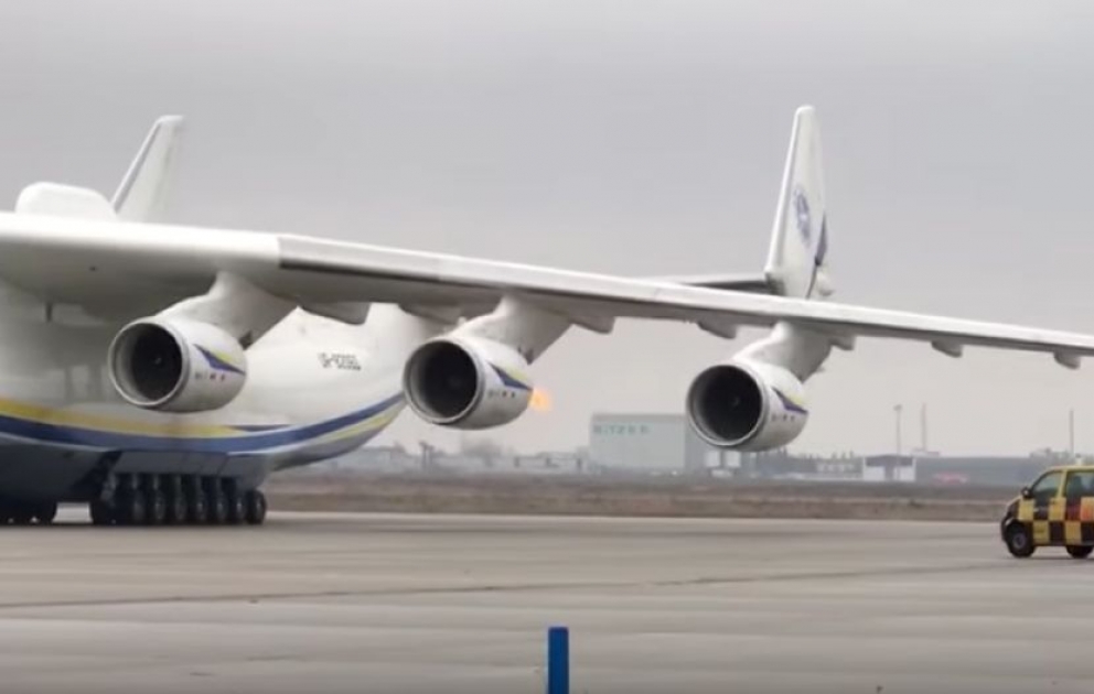 Dünyanın ən böyük təyyarəsi Leypsiq aeroportunda yanıb