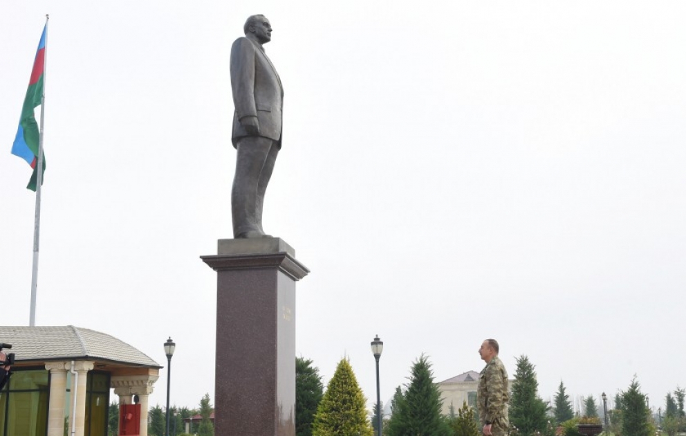 Le président Ilham Aliyev arrive dans la région de Fuzouli