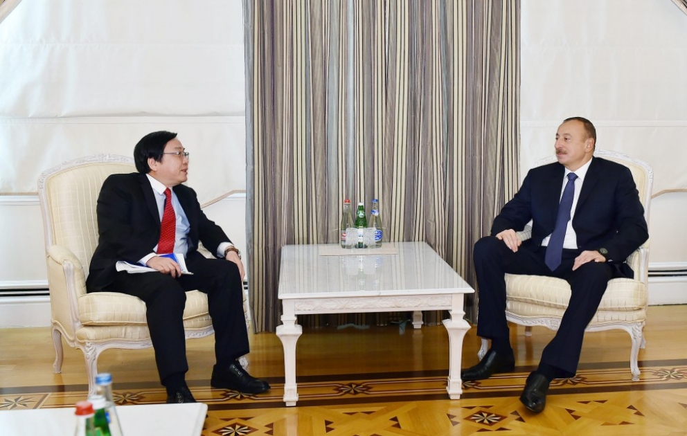 Le président Ilham Aliyev a reçu le vice-président de la Banque asiatique de développement