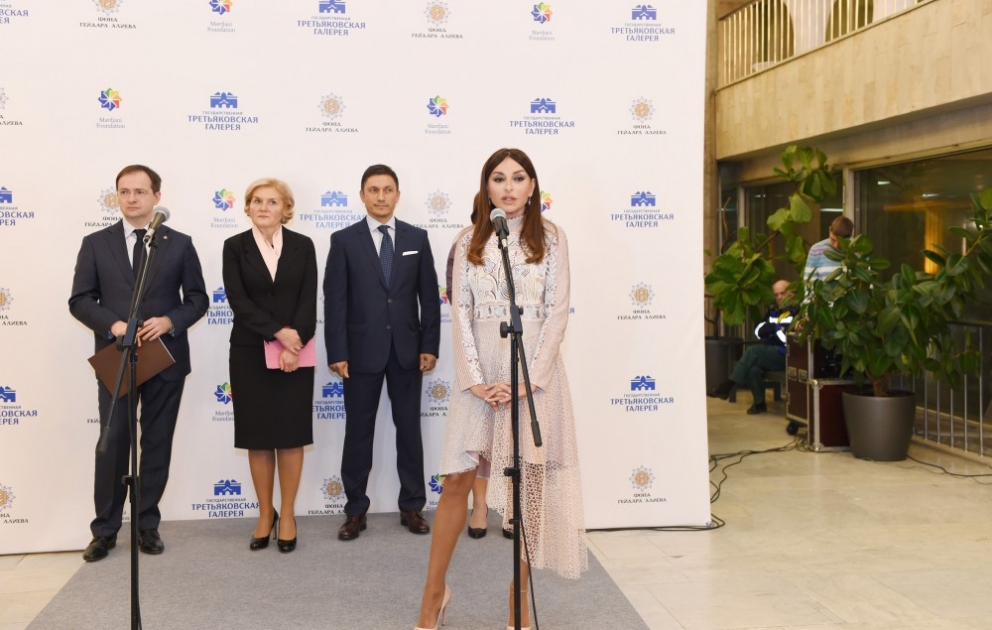 In Moskau eröffnet sich Ausstellung “Sternbilder von Apscheron. Aserbaidschanische Künstler der 1960er bis 1980er Jahre“ First Lady von Aserbaidschan Mehriban Aliyeva nimmt an der Eröffnungsveranstaltung teil