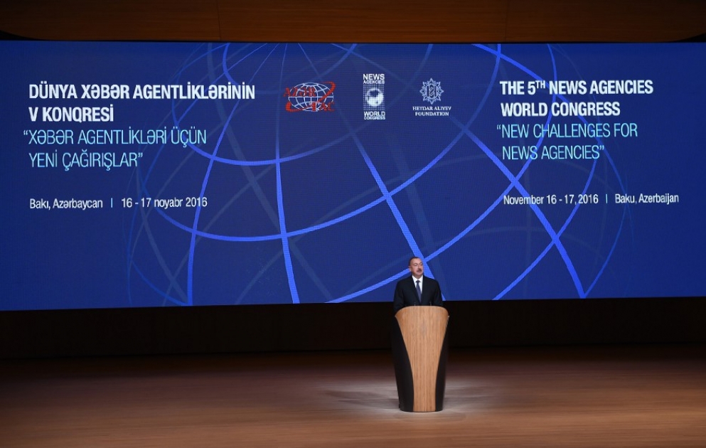 Cérémonie d’ouverture conjointe du 5e Congrès mondial des agences de presse et de la 16e Assemblée générale de l’OANA à Bakou    
Le président azerbaïdjanais Ilham Aliyev présent à la cérémonie d’ouverture