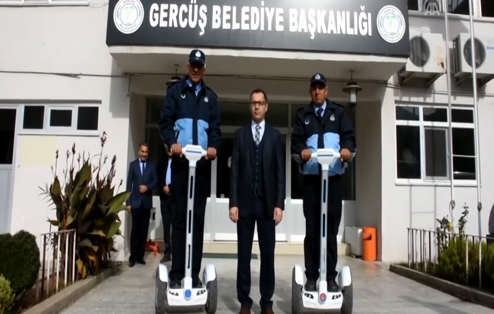 Türkiyədə ilk: bələdiyyə polisləri iki təkərli elektrik qurğu üzərində nəzarət aparır
