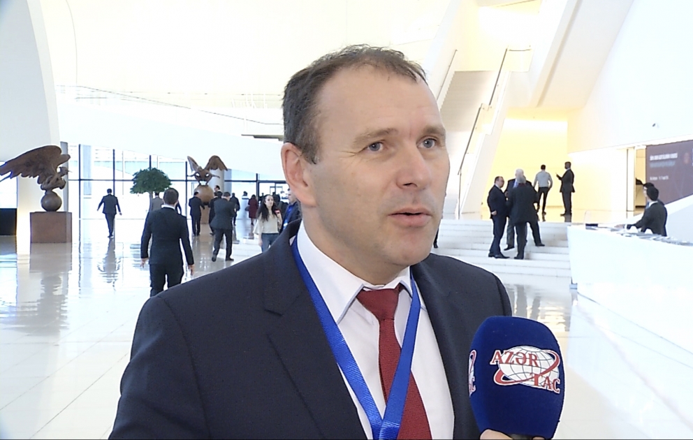AZERTAC spricht mit dem zukünftigen dpa-Chef Peter Kropsch über V. Weltkongress der Nachrichtenagenturen in Baku