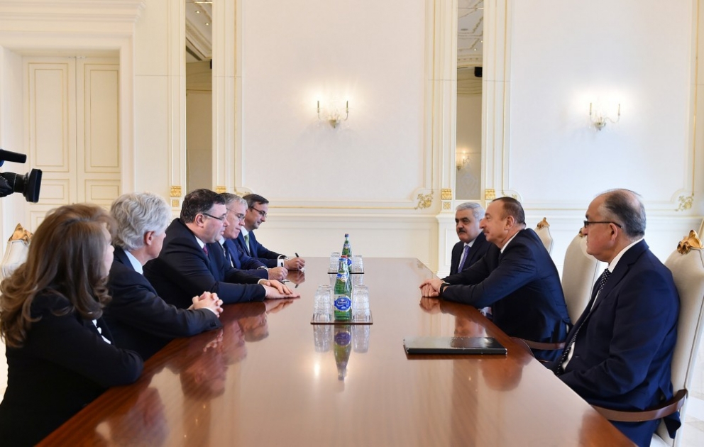 Präsident Ilham Aliyev empfängt den Geschäftsführer der Gesellschaft “Total“