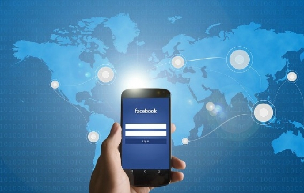 “Facebook” pulsuz Wi-Fi axtarmağa kömək edəcək