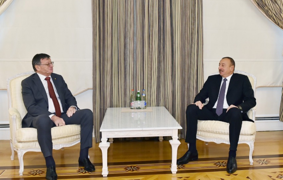 President Ilham Aliyev received President of European Volleyball Confederation