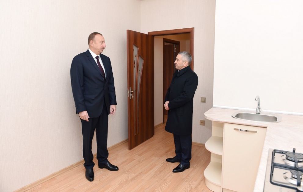 Azərbaycan Prezidenti İlham Əliyev Sabunçu rayonunda tikilmiş yeni yaşayış binasının açılışında iştirak edib