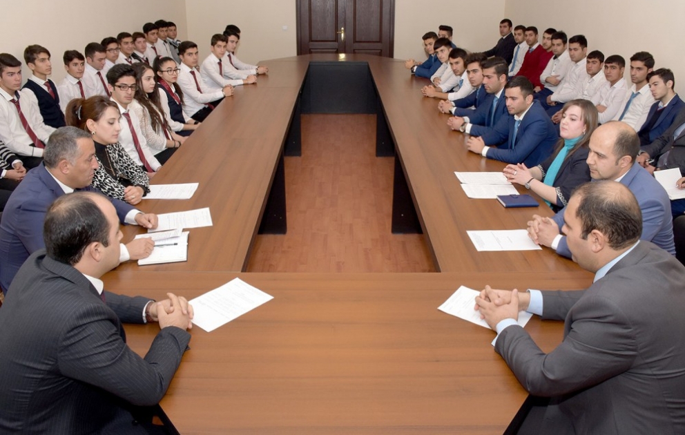 “Muxtar respublikanı necə tanıdırıq” devizi altında dəyirmi masa