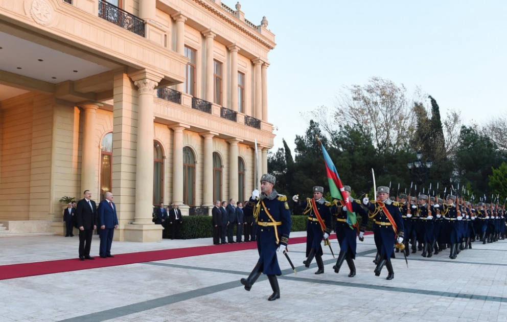 Cérémonie d’accueil officiel du président biélorusse Alexandre Loukachenko à Bakou