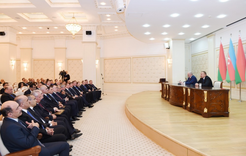 Azərbaycan və Belarus prezidentləri mətbuata bəyanatlarla çıxış ediblər
