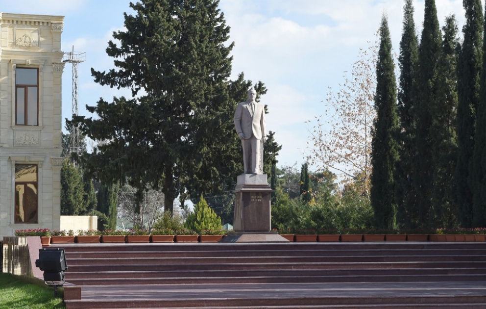 Präsident Ilham Aliyev im Bezirk Agdam