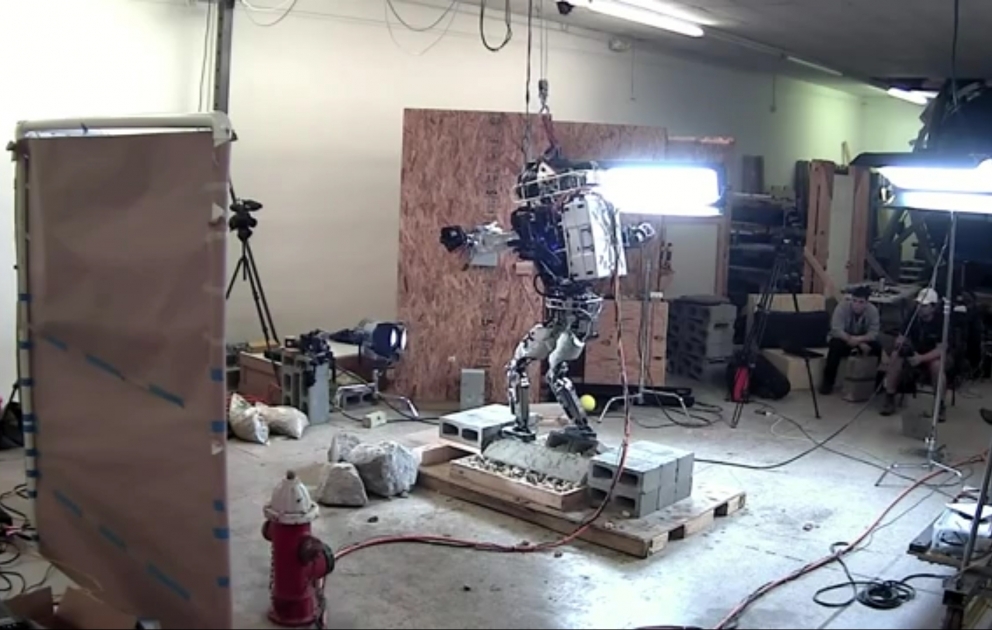 The robot learning to walk on construction waste​