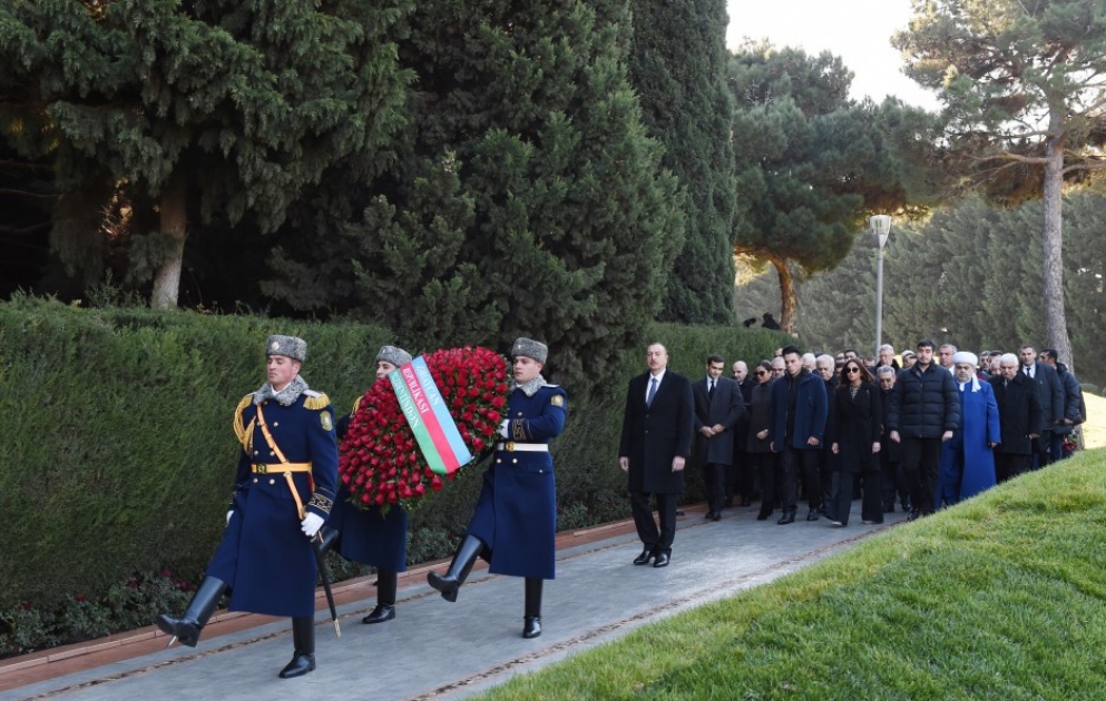 President Ilham Aliyev visited grave of national leader Heydar Aliyev