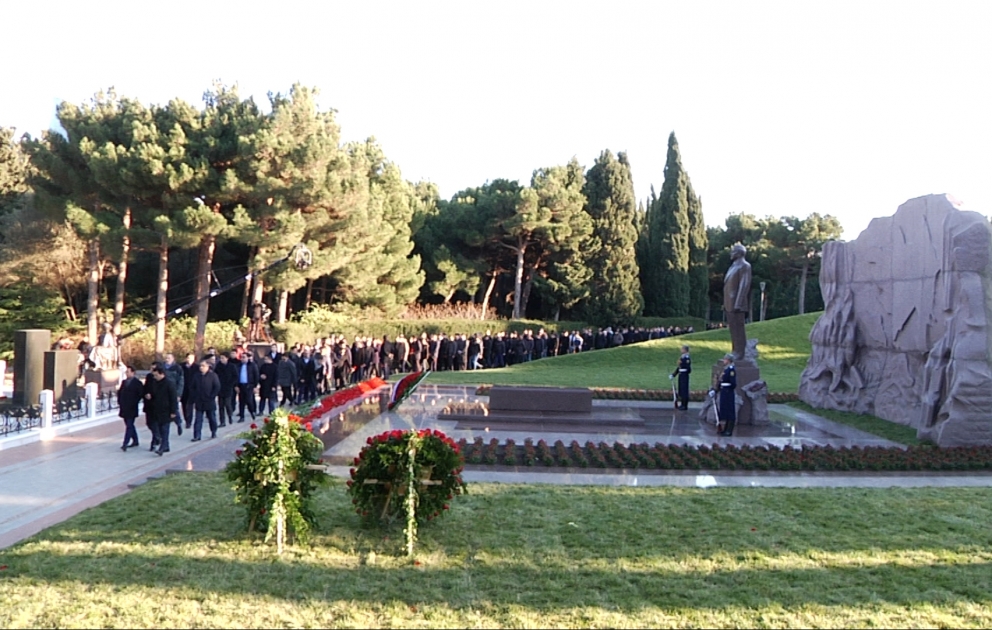 Azerbaijani people commemorate the Great Leader