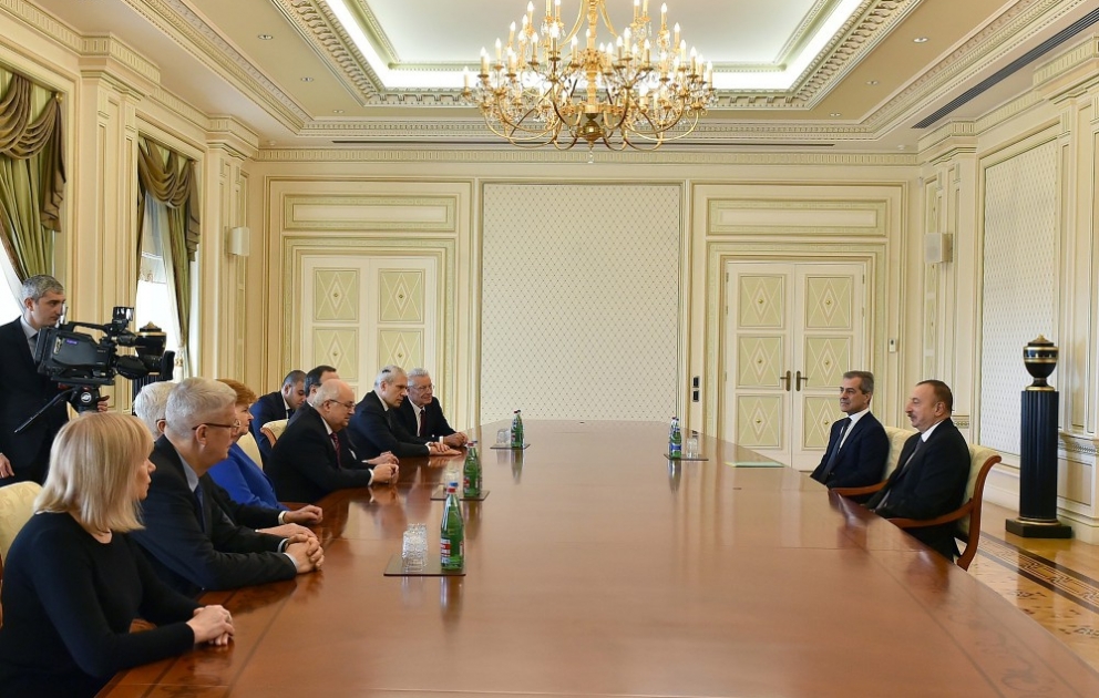 Президент Ильхам Алиев принял сопредседателей и членов Правления Международного центра Низами Гянджеви