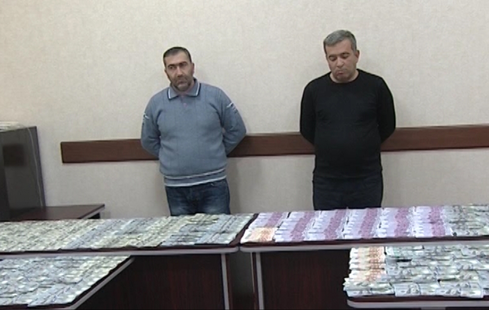 Bakıda “qara bazar”da qanunsuz valyuta satan şəxslər saxlanılıb