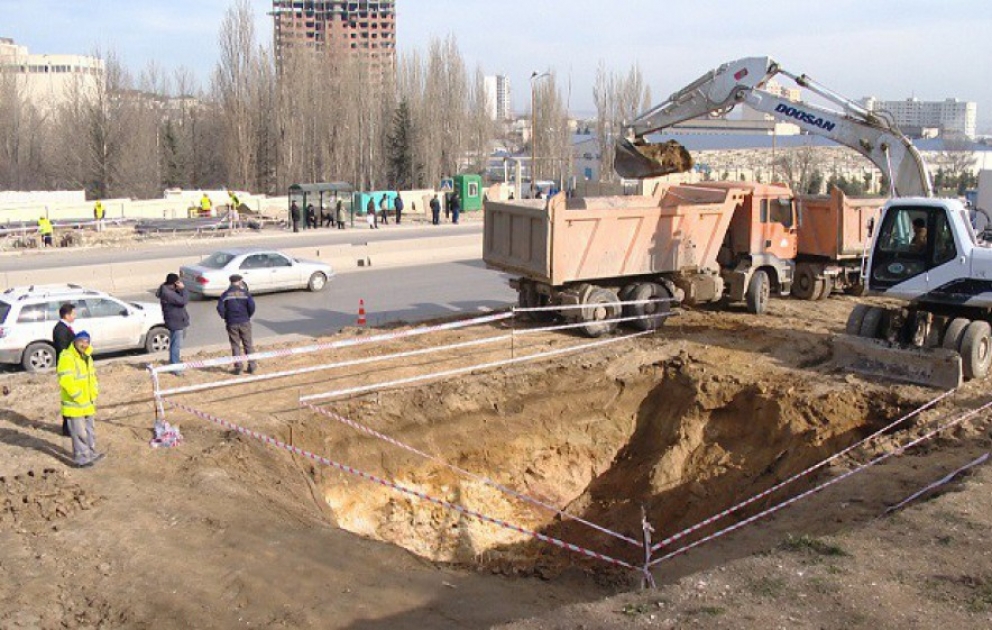 В поселке Сулутепе строится надземный пешеходный переход