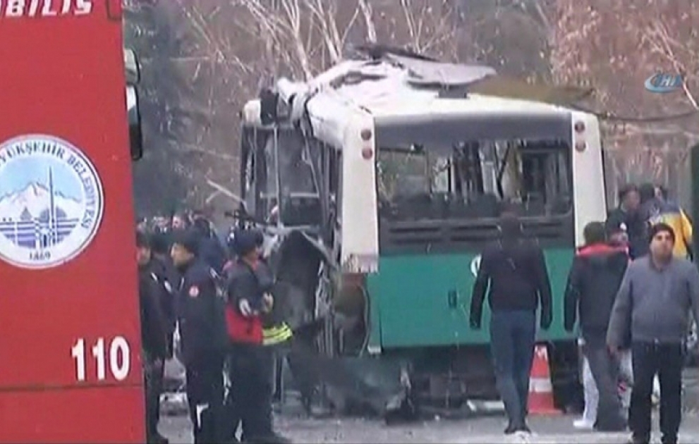 There are dead and injured in explosion in front of Turkish university