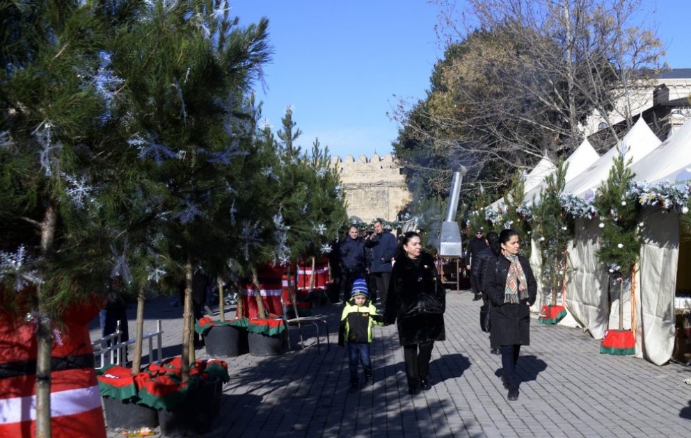 İçərişəhərdə “Qış qalası” yeni il yarmarkası