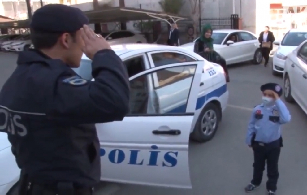 Xərçəng xəstəsi olan 5 yaşlı uşaq polis oldu