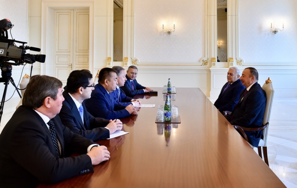 Le président de la République reçoit les présidents des parlements turc, kazakh et kirghiz
