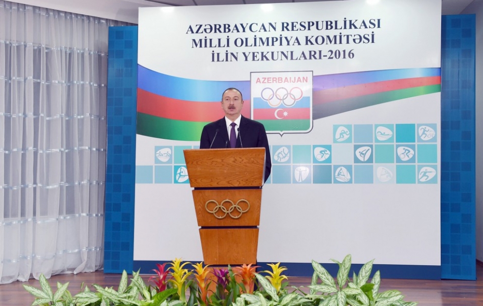 Präsident Ilham Aliyev zeichnet die besten Sportler des Jahres 2016 aus