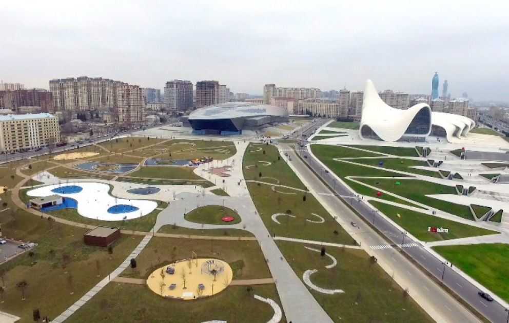 Le président de la République inaugure un nouveau parc à Bakou