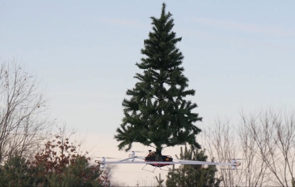 Ein fliegender Weihnachtsbaum