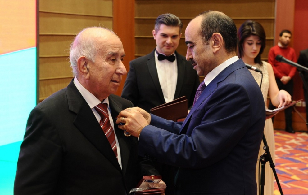 Yüksək dövlət təltiflərinə layiq görülən televiziya və radio işçiləri mükafatlandırılıblar