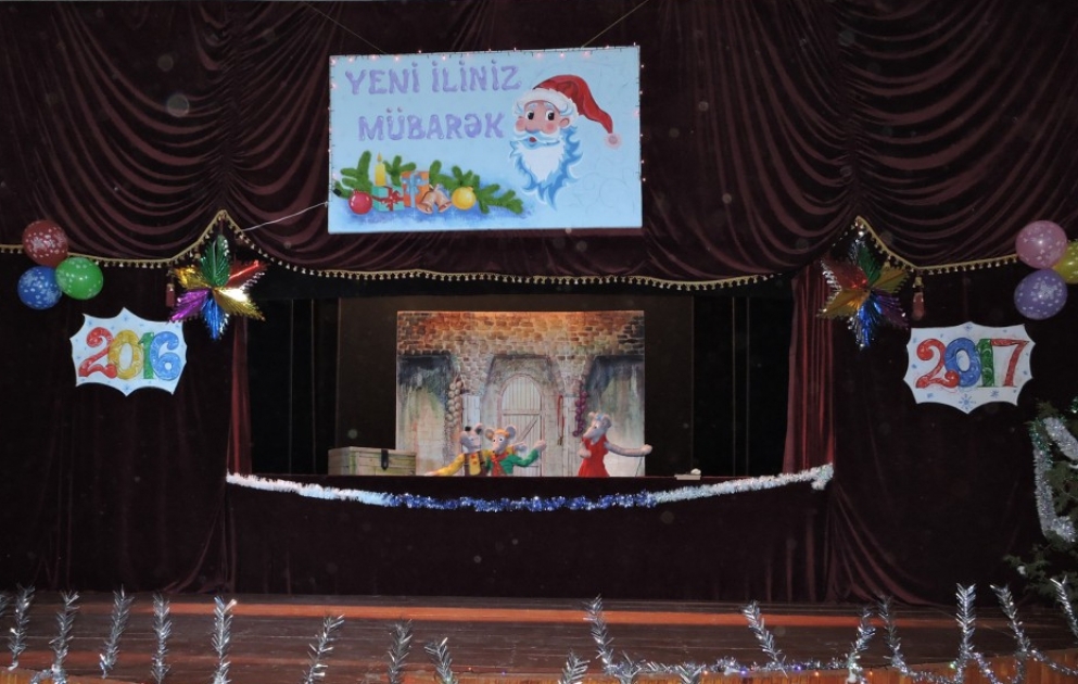 Qax teatrında uşaqlar üçün Yeni il şənlikləri davam edir