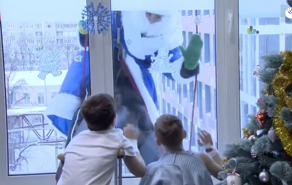 Mountaineer Santa Claus – in Moscow