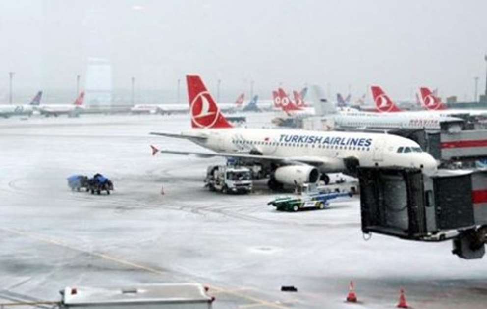 В Турции отменили около 400 авиарейсов