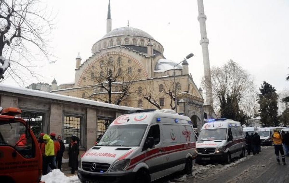 İstanbulda cənazə namazında qəza: 1 ölü, 10 yaralı