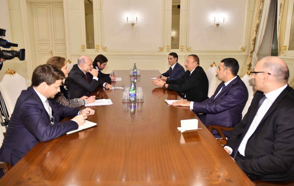 Präsident Ilham Aliyev empfängt französische Delegation