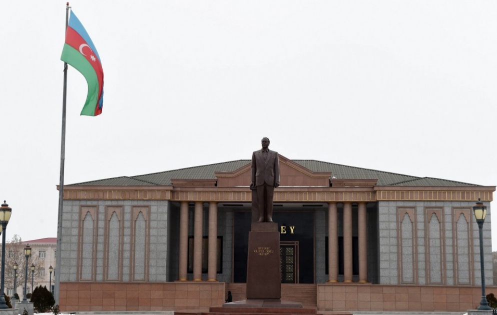 Ümummilli lider Heydər Əliyevin abidəsini ziyarət