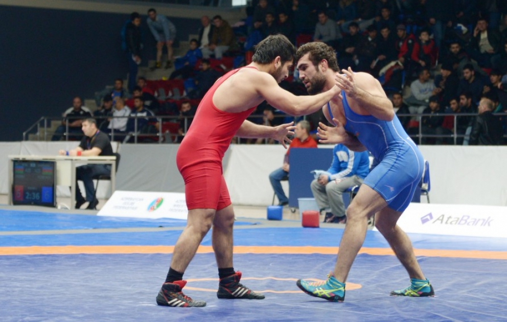 Продолжается чемпионат Азербайджана по вольной и греко-римской борьбе