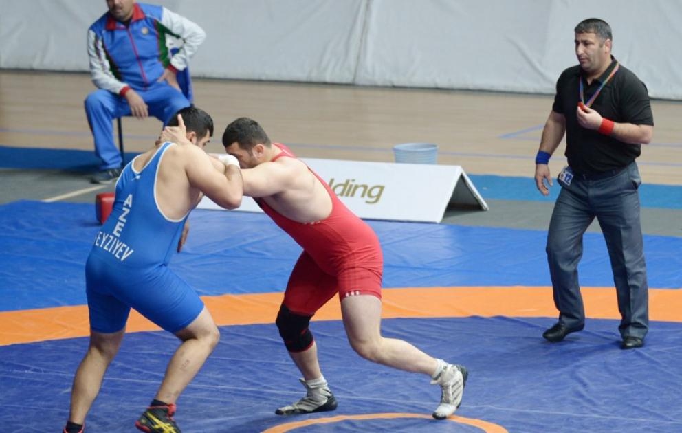В последний день чемпионата Азербайджана по вольной и греко-римской борьбе определяют лучших